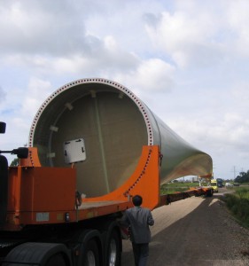 20120620-FS-windpower2-orig A blade of a 5000kW wind turbine (c) Takeshi Ishihara